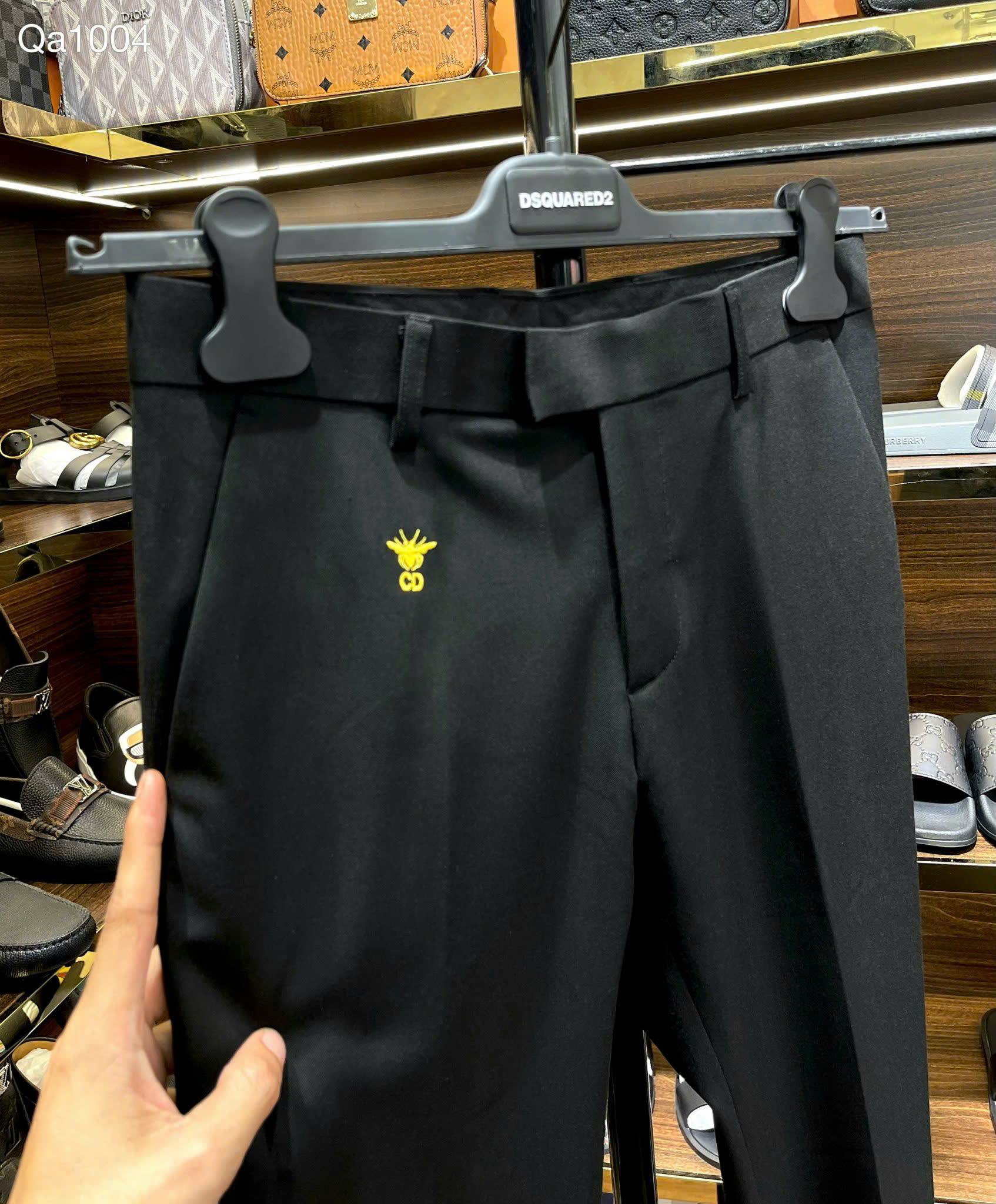 Quần Tây, Âu Dior CD Đen logo CD Ong vàng thêu Like Auth on web MK